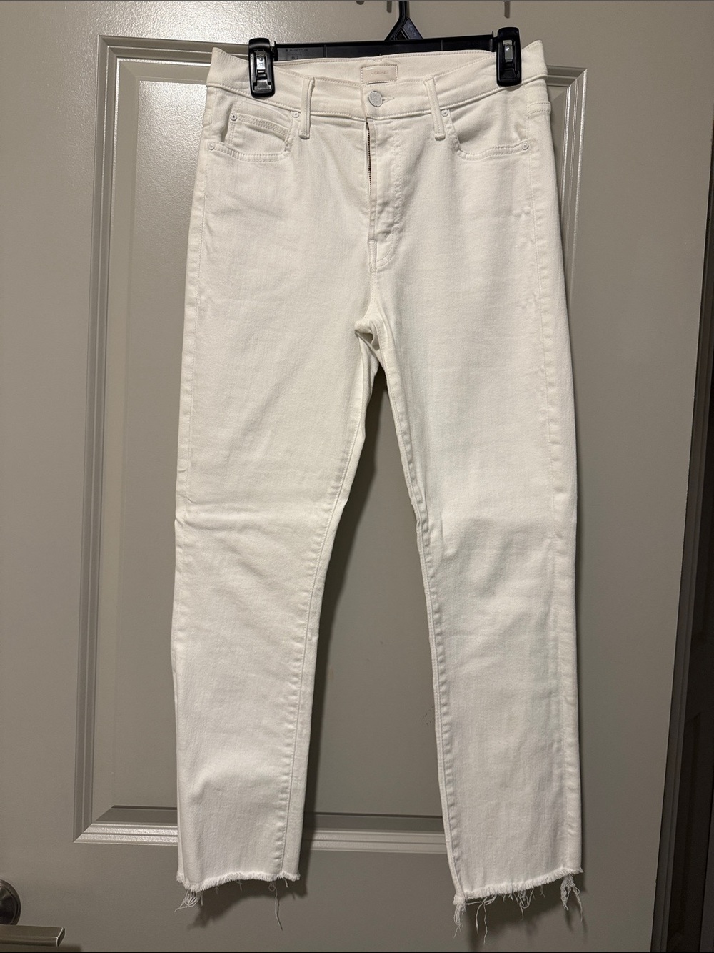 MOTHER Off-White Cropped Ankle Jeans with Raw Hem
